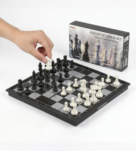 Grandmaster Elite: Magnetic Folding Travel Chess Set